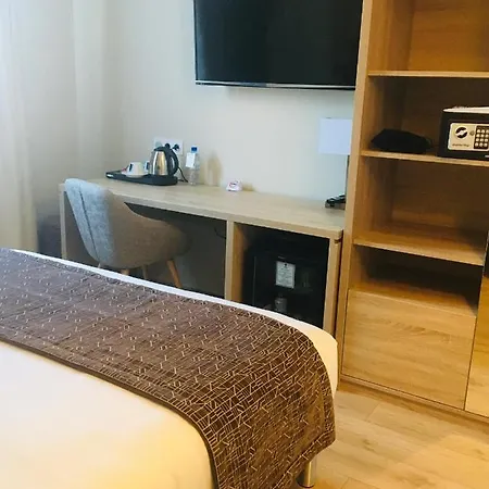 Hotel Western Des Barolles - Lyon Sud 3*