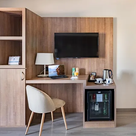Ibis Styles Lyon Sud 3* Бринье