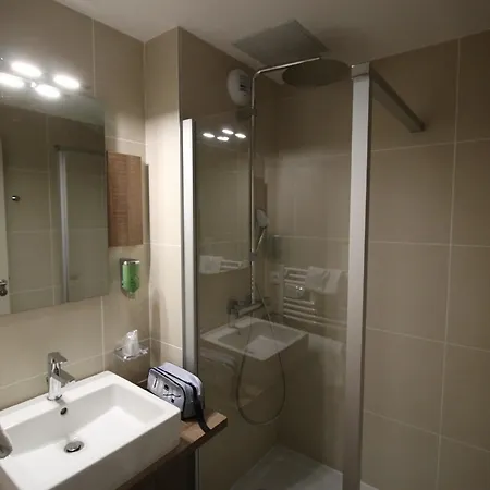 Ibis Styles Lyon Sud Бринье