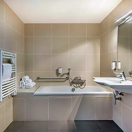 Ibis Styles Lyon Sud 호텔 브리녜
